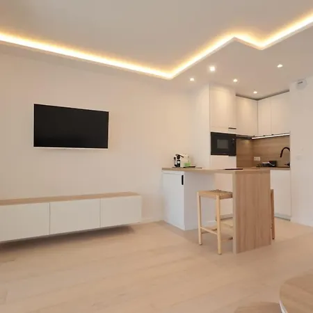 Apartment Le Regina - Standing 2 Prs - Clim - Parking Antibes