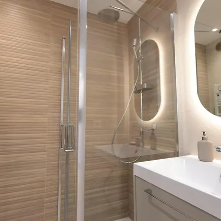 Le Regina - Standing 2 Prs - Clim - Parking Apartment *